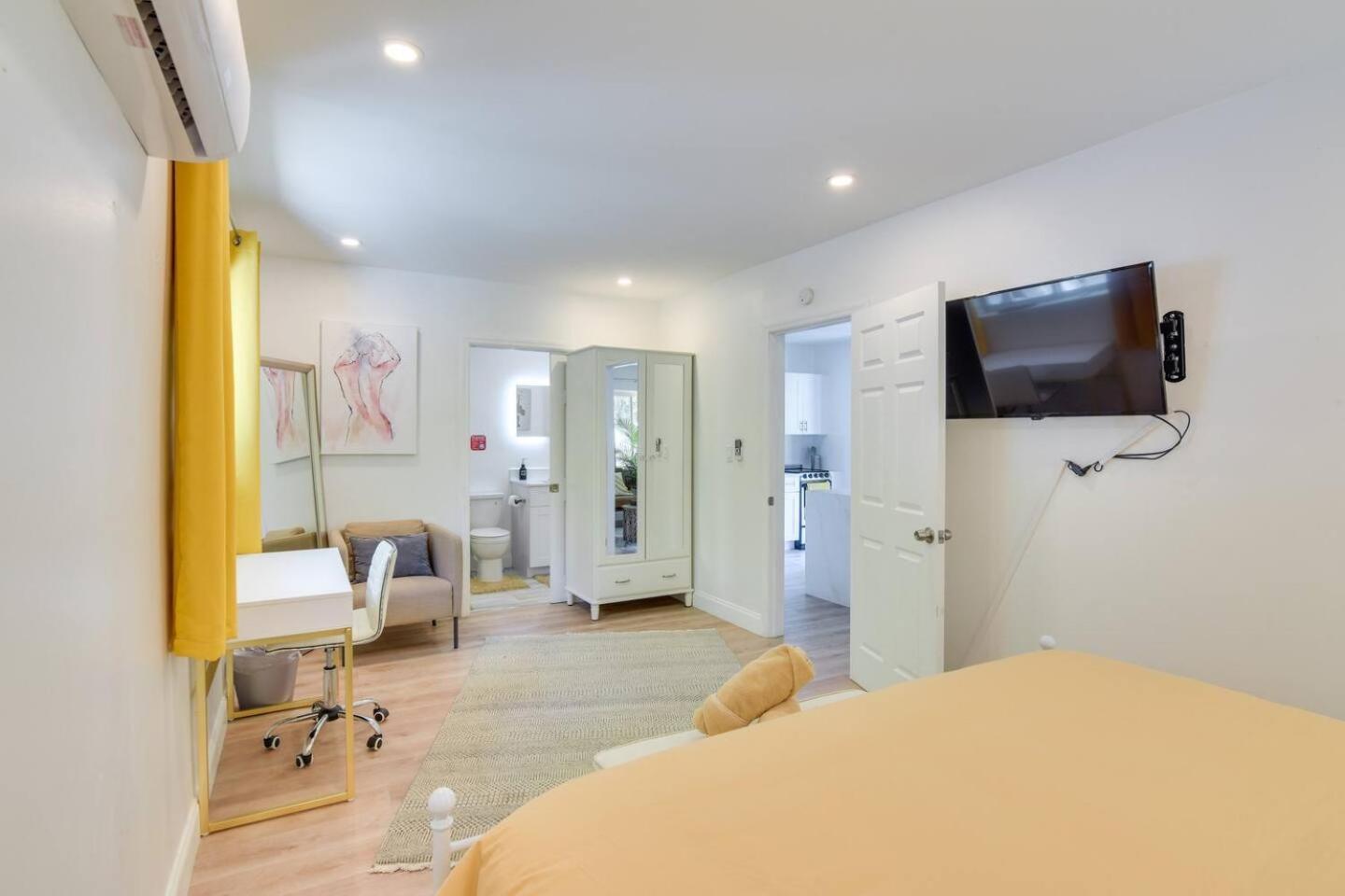 Beautiful Casita With King Bed And Private Patio Close To Calle 8, Mia Airport, Coral Gables Miami Extérieur photo
