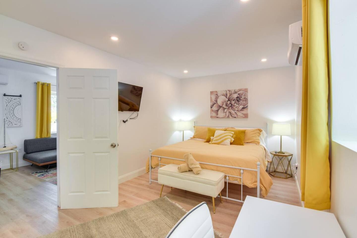 Beautiful Casita With King Bed And Private Patio Close To Calle 8, Mia Airport, Coral Gables Miami Extérieur photo